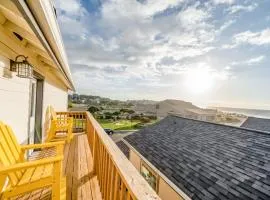 Coastal gem near the beach with spacious layout - walk to dining & shops