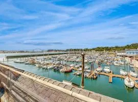 Family-Friendly Waterfront Studio with High-Speed WiFi Marina View & Kitchenette