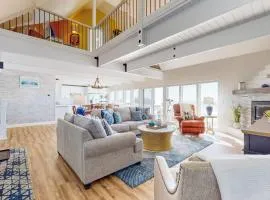 Oceanfront home with incredible Pacific view private hot tub deck grill & W&D