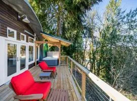 Unique Dog-Friendly Riverfront Cottage with Free WiFi Views & Hot Tub