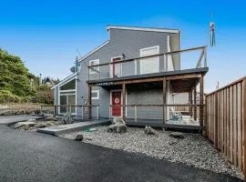 Oceanfront home with hot tub private beach access & ocean views - dog-friendly