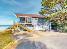 Oceanfront home with easy beach access and great location in town