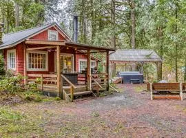 Creek-side cabin with private hot tub & fireplace - near hiking trails & slopes