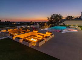 Royal Luxury Apartment with Private Infinity Pool, Hydromassage Area & Fireplace, hotel en Jerez de la Frontera