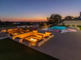 Royal Luxury Jacuzzi, Infinity Pool & Fireplace