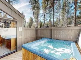 Sunriver Condo with Private Hot Tub WiFi