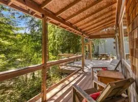 Recently remodeled riverfront home with fireplace firepit & W&D - dog-friendly