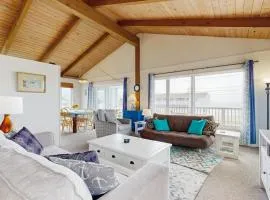 Ocean-view home with beach access - walk to Nye Beach shops and dining