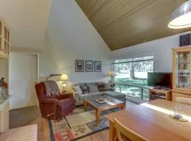 Dog-friendly condo with 6 SHARC passes & great golf course views