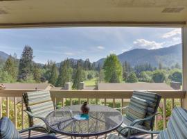 Charming Mountain Condo with Golf Course Views & Nearby Ski Access, hotel a Welches