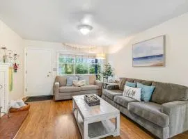 Dog-Friendly Home withFenced Oasis Gas Grill - Walk Everywhere