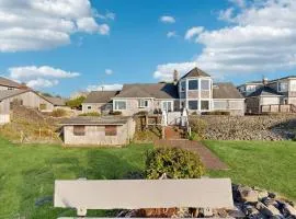 Dog-Friendly Oceanfront Home with Free WiFi Full Kitchen & Outdoor Fireplace