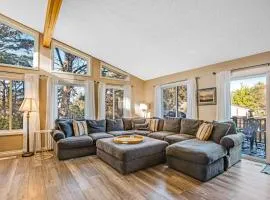 Luxe Home with Private Hot Tub washer&dryer & Free WiFi - Short Walk to Beach