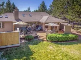 Spacious home with private hot tub Ping-Pong