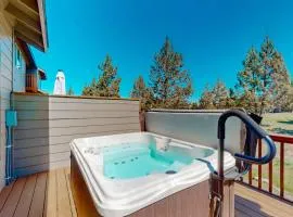 Relaxation & Adventure in Eagle Crest - Charming Townhouse with Resort Amenities