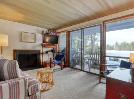 Retro Dog-Friendly Condo with Fireplace Wi-Fi & SHARC Access