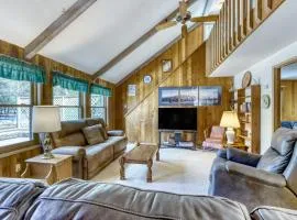 Cozy Sunriver Home with Hot Tub Wood Stove SHARC Passes