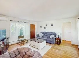 Family and dog-friendly cozy home with gas grill patio laundry and Wi-Fi