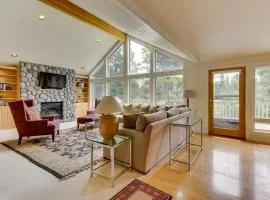 Inviting Sunriver Home with Golf Course Views and a Private Hot Tub - SHARC Access
