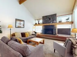 Open & modern condo with pool hot tub fireplace & W&D