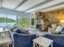 Waterfront retreat with lake views & private hot tub