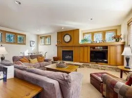 Luxurious home near the SHARC & Village with private hot tub resort amenities