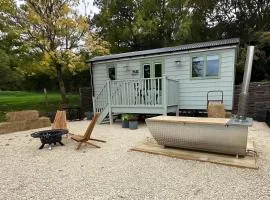 Brewers Shepherd's Hut with Hot Tub - near Taunton
