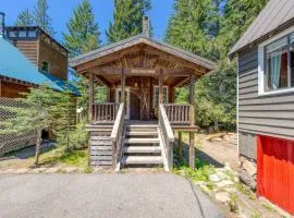 Warm & cozy cottage with a wood stove in a great Government Camp location