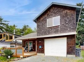 Spacious home with full kitchen deck & grill - walk to beach & state park