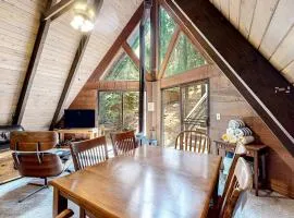 Quiet A-frame cabin near town with forest views & high-speed WiFi - dog-friendly