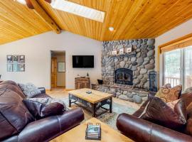 Dog-friendly home with central AC fireplace WiFi washer&dryer, hotel em Sunriver