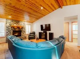 Cozy home with private hot tub patio dining gas fireplace and full kitchen