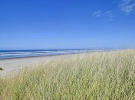 Oceanfront Home with Bay Views Free WiFi Gas Grill & Gas Fireplace
