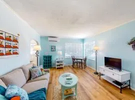Charming dog-friendly house with Wifi & W&D - near the river