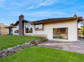 Spacious dog-friendly home on the lake with yard full kitchen washer & dryer