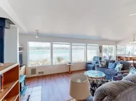 Dog-Friendly Bayfront Home with Private Hot Tub Water & Bridge Views Free WiFi