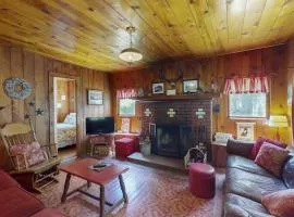 Vintage Cottage with Private Hot Tub Fireplace & Deck - Walk to the Lake Dogs OK