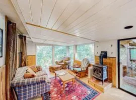 Delightful coastal escape with private hot tub generous patio & nature views