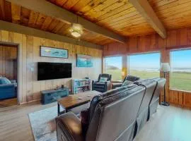 Oceanfront Dog-Friendly Home with Fireplace Ocean View Beach Access & WiFi