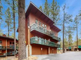 Slopeside alpine condo with gas fireplace shared hot tub-at base of Heavenly Lodge