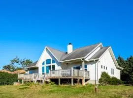 Ocean view home withhuge deck & yard hot tub firepit & game room - dogs OK