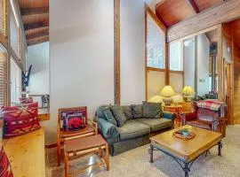 Cozy condo with mountain views free shuttle & W&D