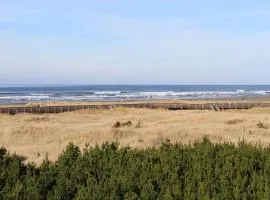 Dog-friendly oceanfront condo with electric fireplace - walk to the beach