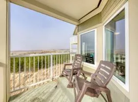 Dog-friendly oceanfront condo with electric fireplace - walk to the beach