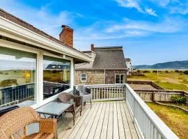 Oceanfront octagon house with panoramic water views WiFi & washer&dryer
