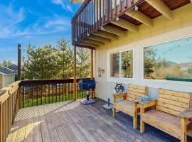 Dog-friendly home near the beach with large deck yard & washer&dryer