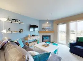 Oceanfront Condo with stunning views WIFI W&D fireplace & great location