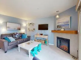 Oceanfront Condo with stunning views WIFI W&D fireplace & great location