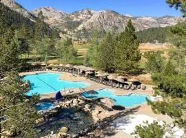 Everline Resort & Spa - Ski-in-ski-out slope-view studio pools & gym