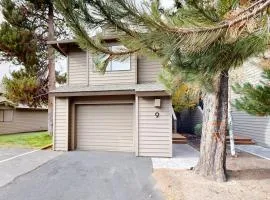 Serene Condo with Private Hot Tub Fireplace & Shared Pool - By Golf Course